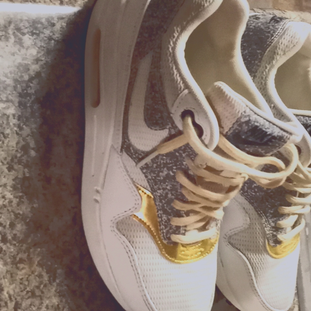 Size 8 Nikes only worn a couple time